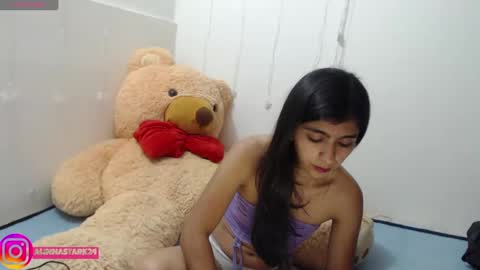 Snapshot of anahibrowns95 chatting on February 19, 9:25 pm Anahi Browns online show from February 19, 9:25 pm