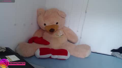 Snapshot of anahibrowns95 chatting on February 24, 7:41 pm Anahi Browns online show from February 24, 7:41 pm