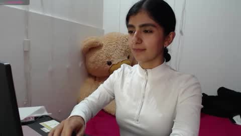 Anahi Browns online show from December 15, 8:57 pm