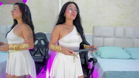 Snapshot of anaiaclarck chatting on May 29, 3:48 am Im Sara online show from May 29, 3:48 am