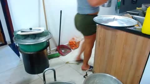 Snapshot of anaids_dam chatting on December 9, 2:24 am anaids online show from December 9, 2:24 am