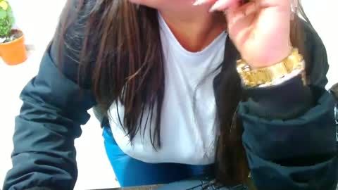 Snapshot of anaids_dam chatting on December 24, 10:17 pm anaids online show from December 24, 10:17 pm