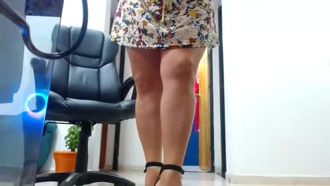 Snapshot of anaids_dam chatting on December 26, 8:53 pm anaids online show from December 26, 8:53 pm