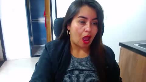 Snapshot of anaids_dam chatting on January 1, 7:20 am anaids online show from January 1, 7:20 am