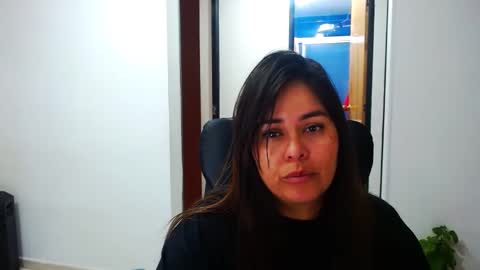 Snapshot of anaids_dam chatting on January 2, 8:02 pm anaids online show from January 2, 8:02 pm