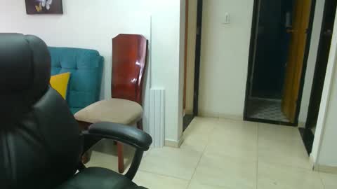 Snapshot of anaids_dam chatting on October 28, 12:52 pm anaids online show from October 28, 12:52 pm