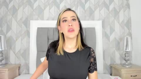 Snapshot of anais_cooper chatting on February 5, 11:34 am online show from February 5, 11:34 am