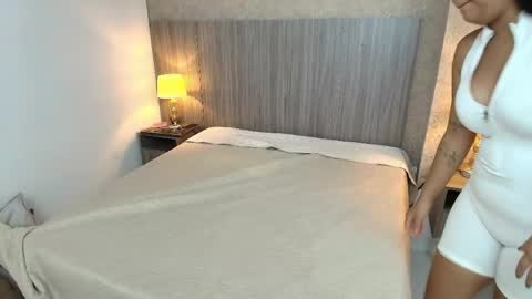 Anais online show from May 26, 11:28 am