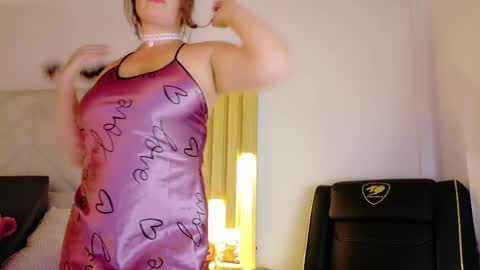 Snapshot of anaise_latif chatting on May 15, 11:17 am Anaise online show from May 15, 11:17 am