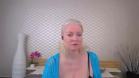 Snapshot of anaisjanson chatting on November 18, 5:01 am Anais Janson online show from November 18, 5:01 am