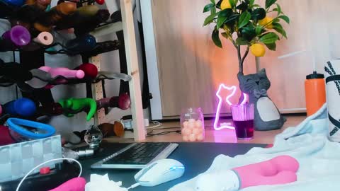       SING UP    JOIN FAN CLUB   FOLLOW     LIKE   online show from December 12, 9:04 pm