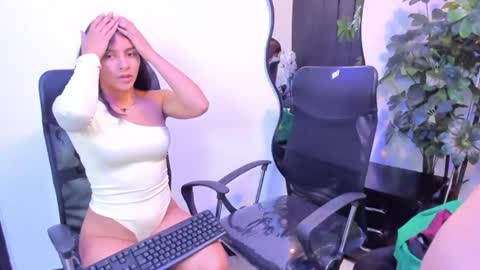 AbbyAndAntonela online show from June 12, 12:59 pm