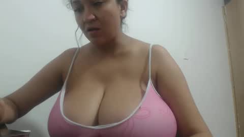 Snapshot of analy_hot chatting on November 17, 12:11 pm analy_hot online show from November 17, 12:11 pm