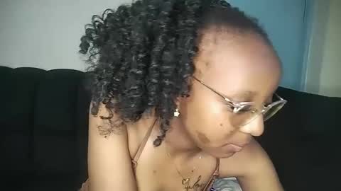 Snapshot of ananablossom chatting on October 25, 6:13 pm Ananablossom online show from October 25, 6:13 pm