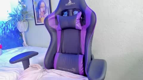 Snapshot of anapola_ chatting on December 11, 4:42 pm ana online show from December 11, 4:42 pm