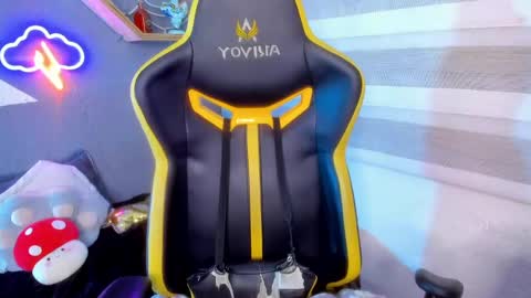 Snapshot of anapola_ chatting on December 27, 3:31 am ana online show from December 27, 3:31 am