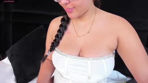 Anasha online show from October 31, 11:33 am