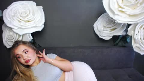 Snapshot of anastacyyellig chatting on September 8, 2:27 pm anastacyyellig online show from September 8, 2:27 pm