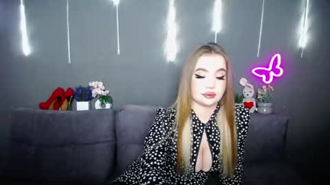 Snapshot of anastacyyellig chatting on April 17, 1:30 am anastacyyellig online show from April 17, 1:30 am