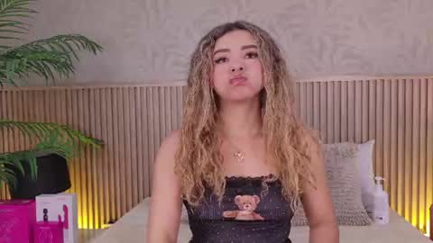 Mia online show from July 9, 12:20 pm