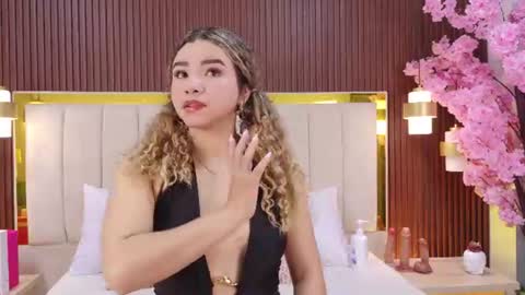 Mia online show from July 21, 12:29 pm