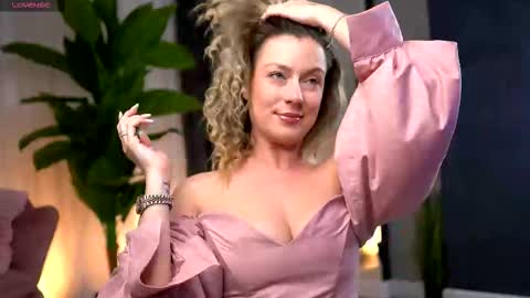 AnastasiaMills online show from December 16, 9:09 pm