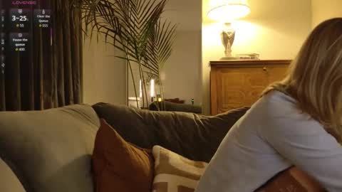 Snapshot of anastasiapocky chatting on February 25, 11:03 pm Anastasia online show from February 25, 11:03 pm