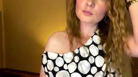 Ana online show from June 9, 11:49 pm