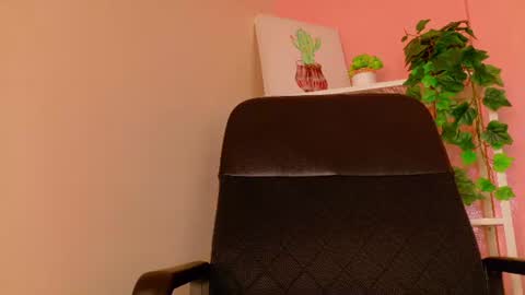 Kendra  online show from July 13, 9:01 am