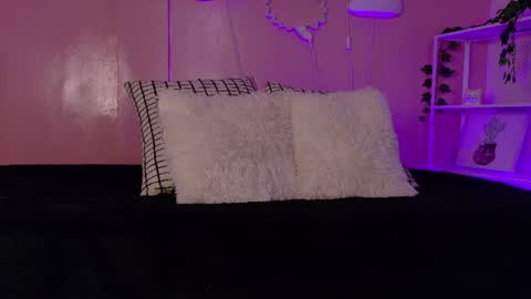 Kendra  online show from August 1, 9:30 am