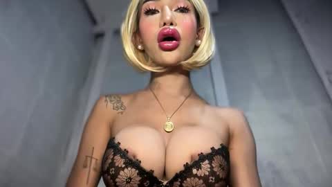 anawalters online show from December 18, 4:07 am