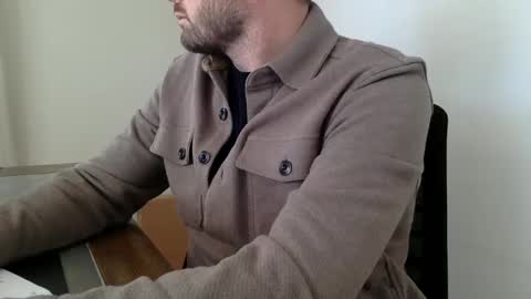 Snapshot of andees222 chatting on February 21, 6:59 pm Andees222 online show from February 21, 6:59 pm