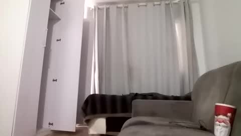 Snapshot of andemax chatting on December 14, 9:40 am And 16.8 online show from December 14, 9:40 am