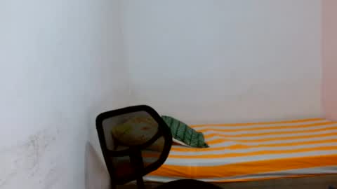 andr_093 online show from June 21, 6:27 am
