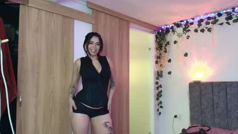 Andra de la Rosse online show from May 23, 5:17 pm