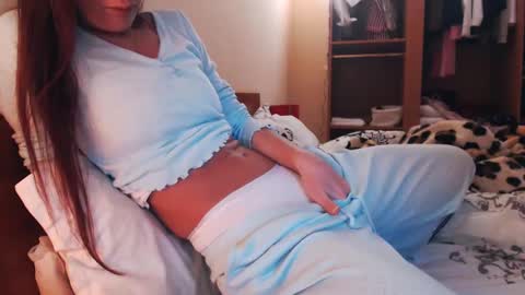 Snapshot of andrasweetie chatting on January 26, 6:28 am Andra online show from January 26, 6:28 am