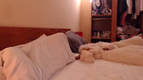 Snapshot of andrasweetie chatting on March 6, 7:54 pm Andra online show from March 6, 7:54 pm