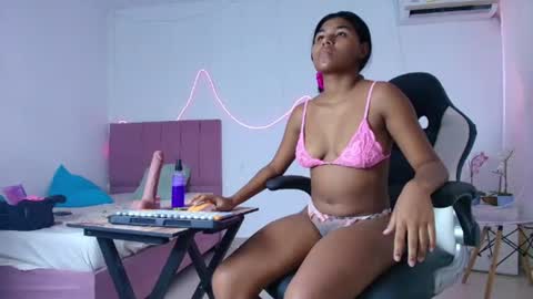 andre_lezcano online show from June 24, 3:11 pm