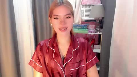 andrea06121998 online show from February 22, 11:20 am