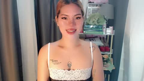 andrea06121998 online show from August 4, 7:00 am
