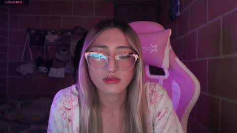 Snapshot of andrea_camila chatting on July 10, 10:23 pm Andrea online show from July 10, 10:23 pm