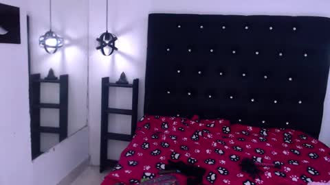 Snapshot of andrea_gill_ chatting on January 7, 7:17 pm Andres Gil online show from January 7, 7:17 pm