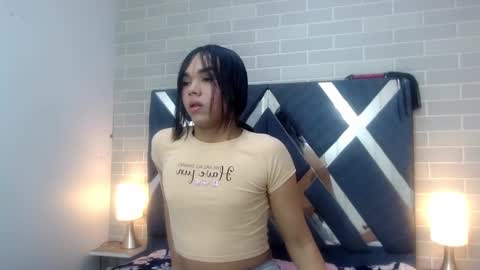 Snapshot of andrea_gill_ chatting on January 31, 11:35 am Andres Gil online show from January 31, 11:35 am