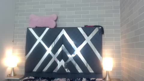 Snapshot of andrea_gill_ chatting on February 7, 11:45 am Andres Gil online show from February 7, 11:45 am