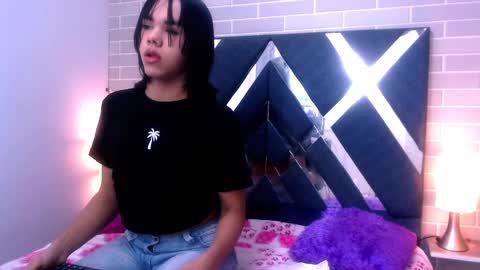 Snapshot of andrea_gill_ chatting on February 14, 11:42 am Andres Gil online show from February 14, 11:42 am