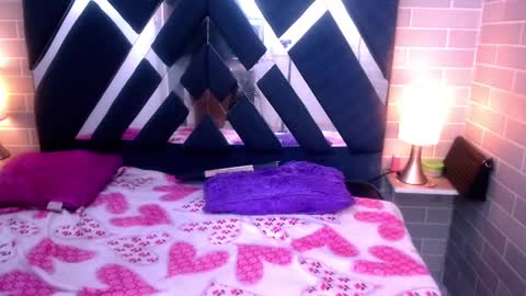 Snapshot of andrea_gill_ chatting on February 14, 8:59 pm Andres Gil online show from February 14, 8:59 pm