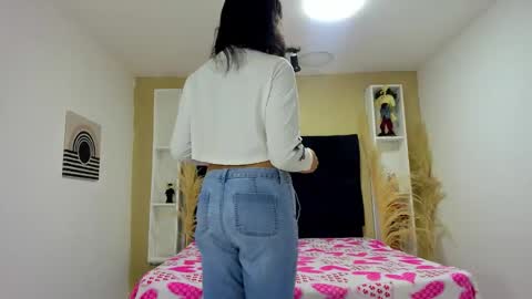 Snapshot of andrea_gill_ chatting on September 30, 11:48 am Andres Gil online show from September 30, 11:48 am