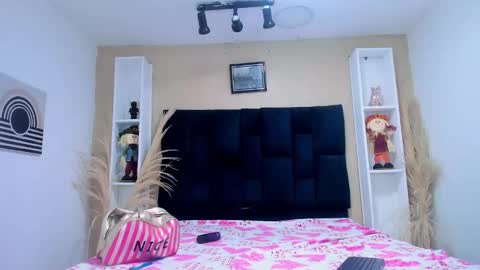 Snapshot of andrea_gill_ chatting on October 5, 1:31 pm Andres Gil online show from October 5, 1:31 pm