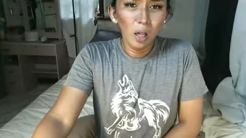 yanie online show from December 2, 2:06 am