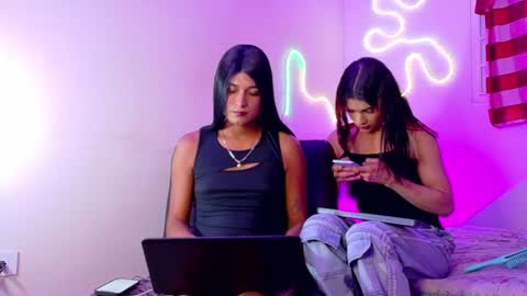 andrea_r_ online show from July 24, 4:54 am